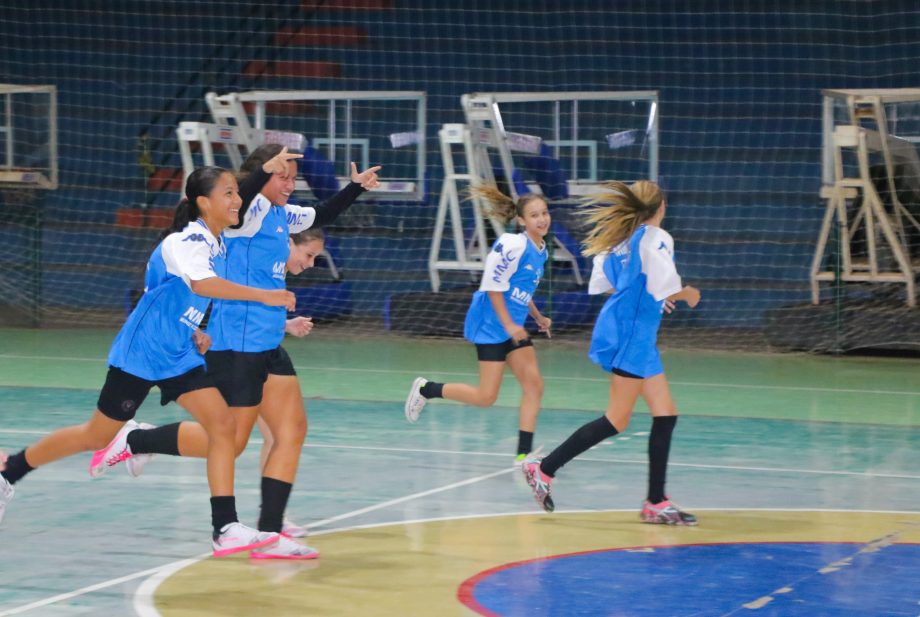 Escolas Parque São Carlos e LULOCA são as campeãs de handebol do JETs Sub-14