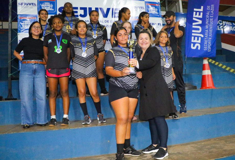 Escolas Parque São Carlos e LULOCA são as campeãs de handebol do JETs Sub-14