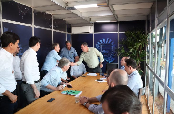 Governador recebe setores produtivos em gabinete itinerante na Expogrande Governador recebe setores produtivos em gabinete itinerante na Expogrande