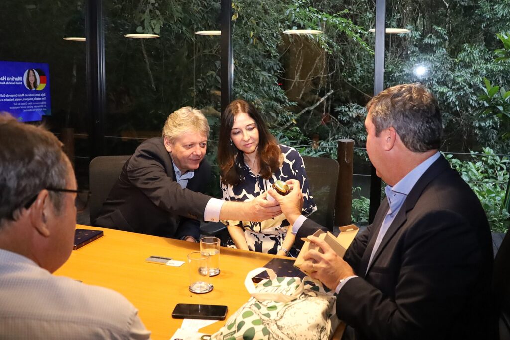 Desenvolvimento sustentável de MS impressiona cônsul da Alemanha: “Vejo muitas oportunidades de cooperação” Desenvolvimento sustentável de MS impressiona cônsul da Alemanha: “Vejo muitas oportunidades de cooperação”