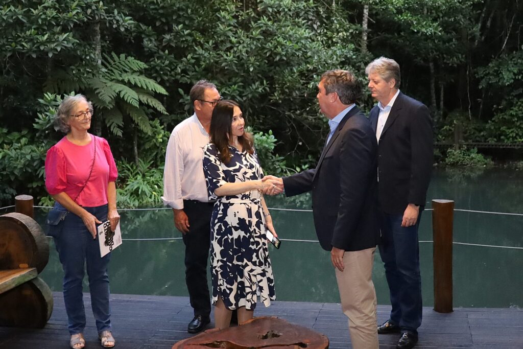 Desenvolvimento sustentável de MS impressiona cônsul da Alemanha: “Vejo muitas oportunidades de cooperação” Desenvolvimento sustentável de MS impressiona cônsul da Alemanha: “Vejo muitas oportunidades de cooperação”