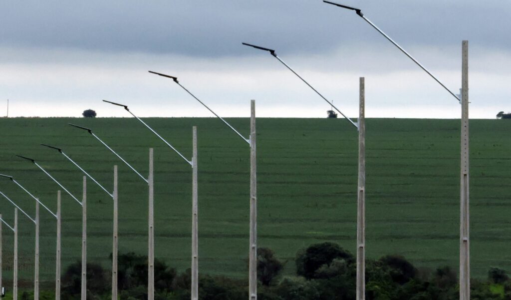 Governo de MS investirá R$ 9,4 milhões em iluminação de LED solar para rotatórias em rodovias estaduais Governo de MS investirá R$ 9,4 milhões em iluminação de LED solar para rotatórias em rodovias estaduais