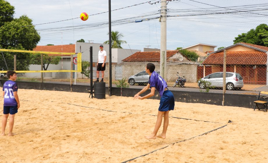 MAIS UMA VITÓRIA – Colégio Anglo leva o troféu de campeão no vôlei de praia masculino e feminino