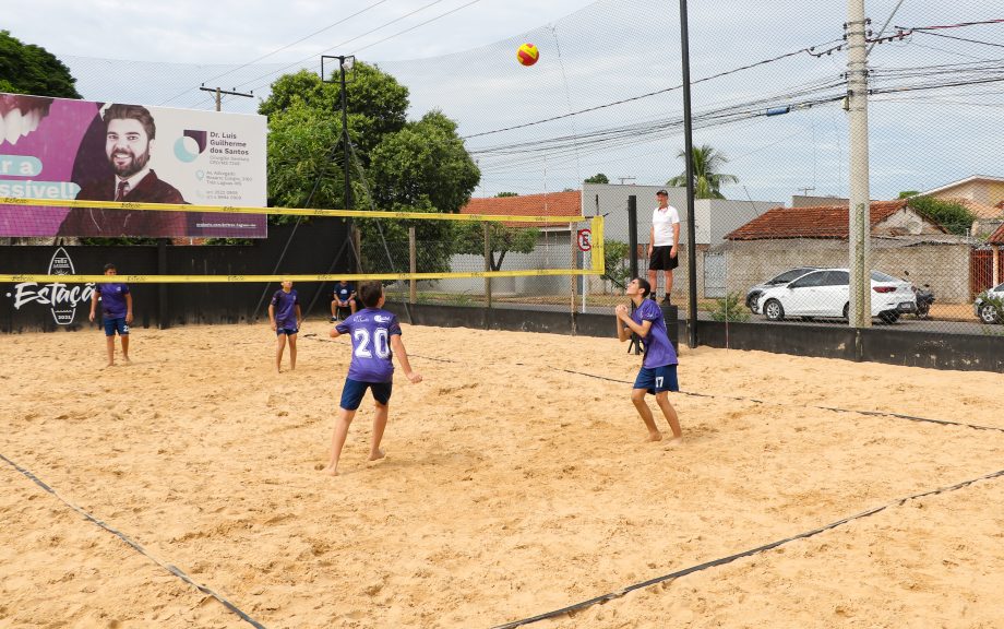 MAIS UMA VITÓRIA – Colégio Anglo leva o troféu de campeão no vôlei de praia masculino e feminino