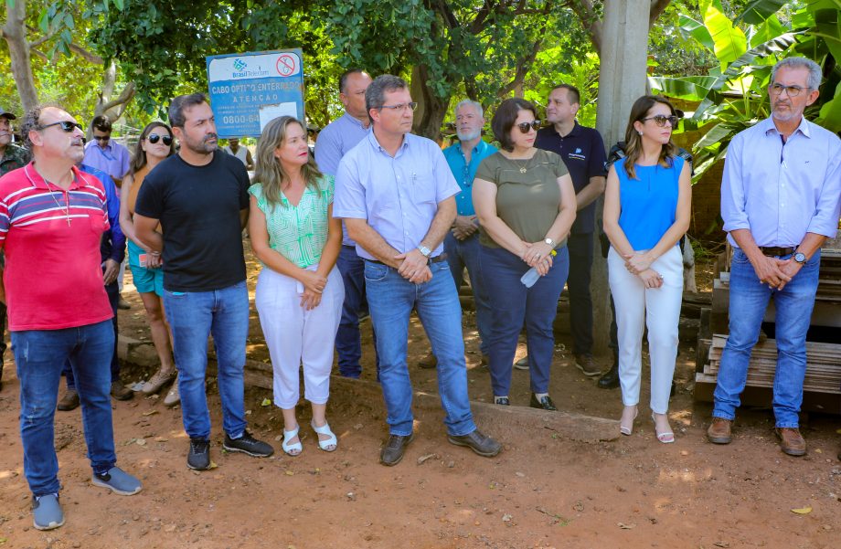 Prefeito Angelo Guerreiro assina Ordem de Serviço para pavimentação da estrada rancheira “Oásis”