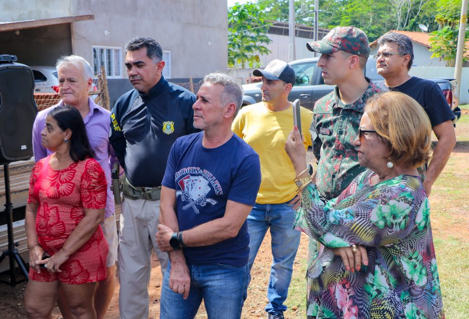 Prefeito Angelo Guerreiro assina Ordem de Serviço para pavimentação da estrada rancheira “Oásis”