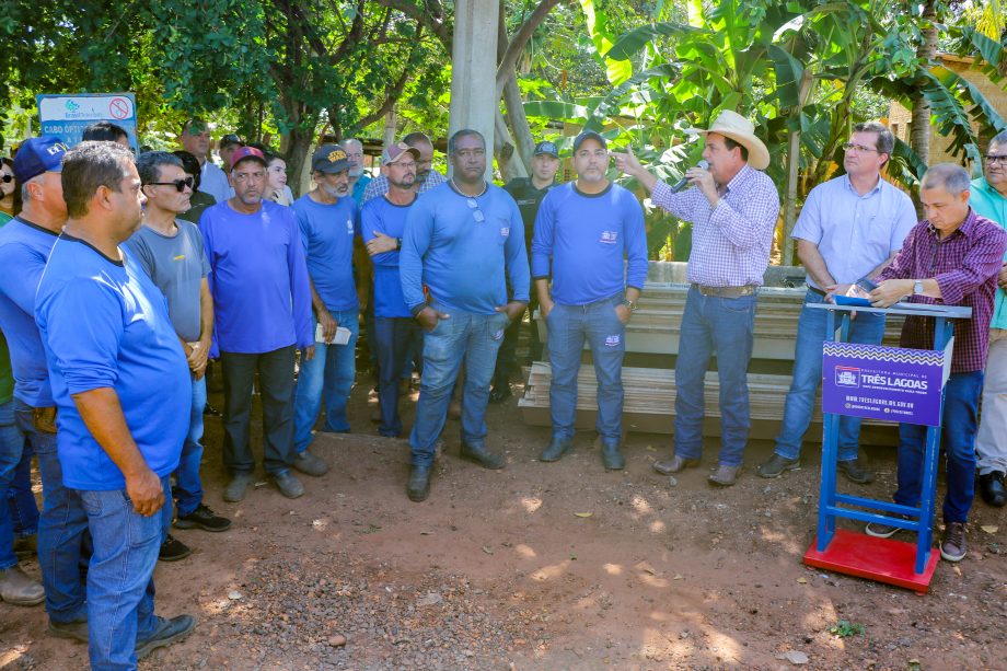 Prefeito Angelo Guerreiro assina Ordem de Serviço para pavimentação da estrada rancheira “Oásis”