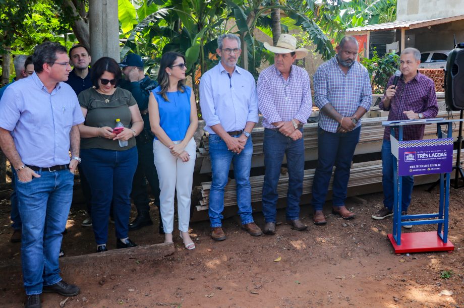 Prefeito Angelo Guerreiro assina Ordem de Serviço para pavimentação da estrada rancheira “Oásis”