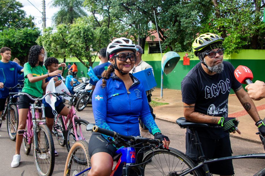 SEMANA MUNICIPAL DE TRÂNSITO – Deptran realizou passeio ciclístico e blitz educativa com estudantes