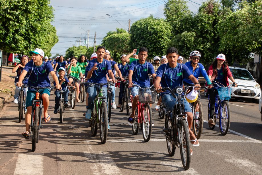 SEMANA MUNICIPAL DE TRÂNSITO – Deptran realizou passeio ciclístico e blitz educativa com estudantes