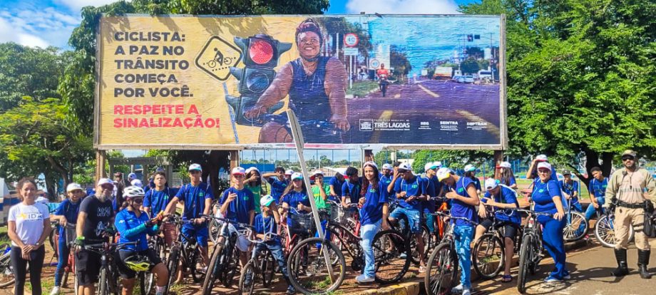 SEMANA MUNICIPAL DE TRÂNSITO – Deptran realizou passeio ciclístico e blitz educativa com estudantes SEMANA MUNICIPAL DE TRÂNSITO – Deptran realizou passeio ciclístico e blitz educativa com estudantes