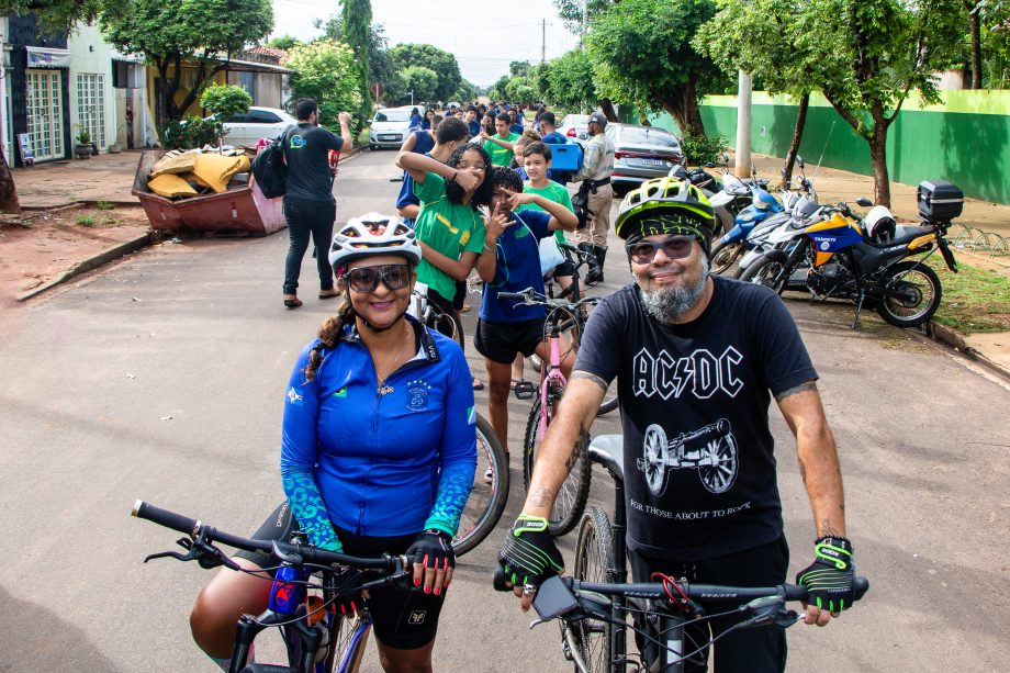 SEMANA MUNICIPAL DE TRÂNSITO – Deptran realizou passeio ciclístico e blitz educativa com estudantes