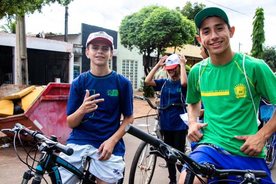 SEMANA MUNICIPAL DE TRÂNSITO – Deptran realizou passeio ciclístico e blitz educativa com estudantes