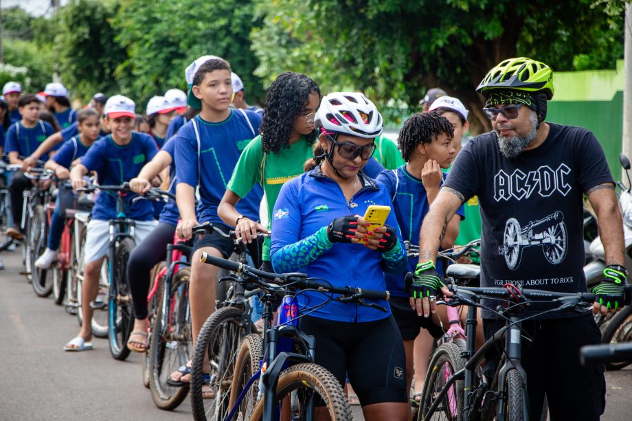 SEMANA MUNICIPAL DE TRÂNSITO – Deptran realizou passeio ciclístico e blitz educativa com estudantes