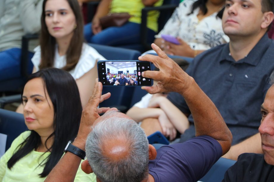 Prefeitura realiza 3ª posse de 2024, os 68 novos servidores vão atuar na SMS, SEMEC, SMAS, SEFIRC e Gabinete Prefeitura realiza 3ª posse de 2024, os 68 novos servidores vão atuar na SMS, SEMEC, SMAS, SEFIRC e Gabinete