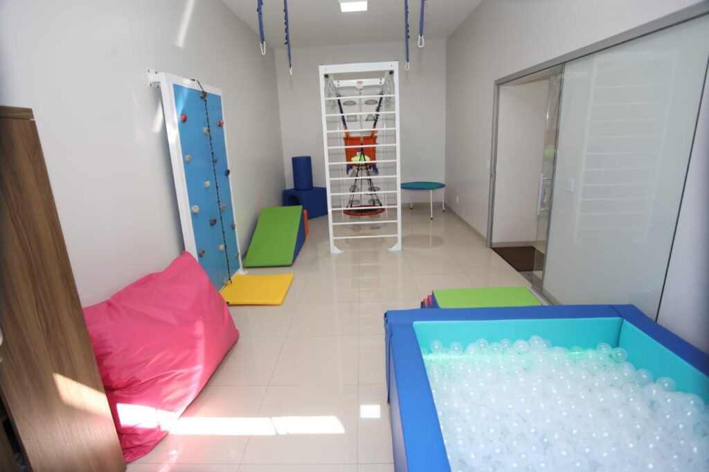 Governo de MS apoia ações para melhorar atendimento a pessoas com autismo em Dourados Governo de MS apoia ações para melhorar atendimento a pessoas com autismo em Dourados