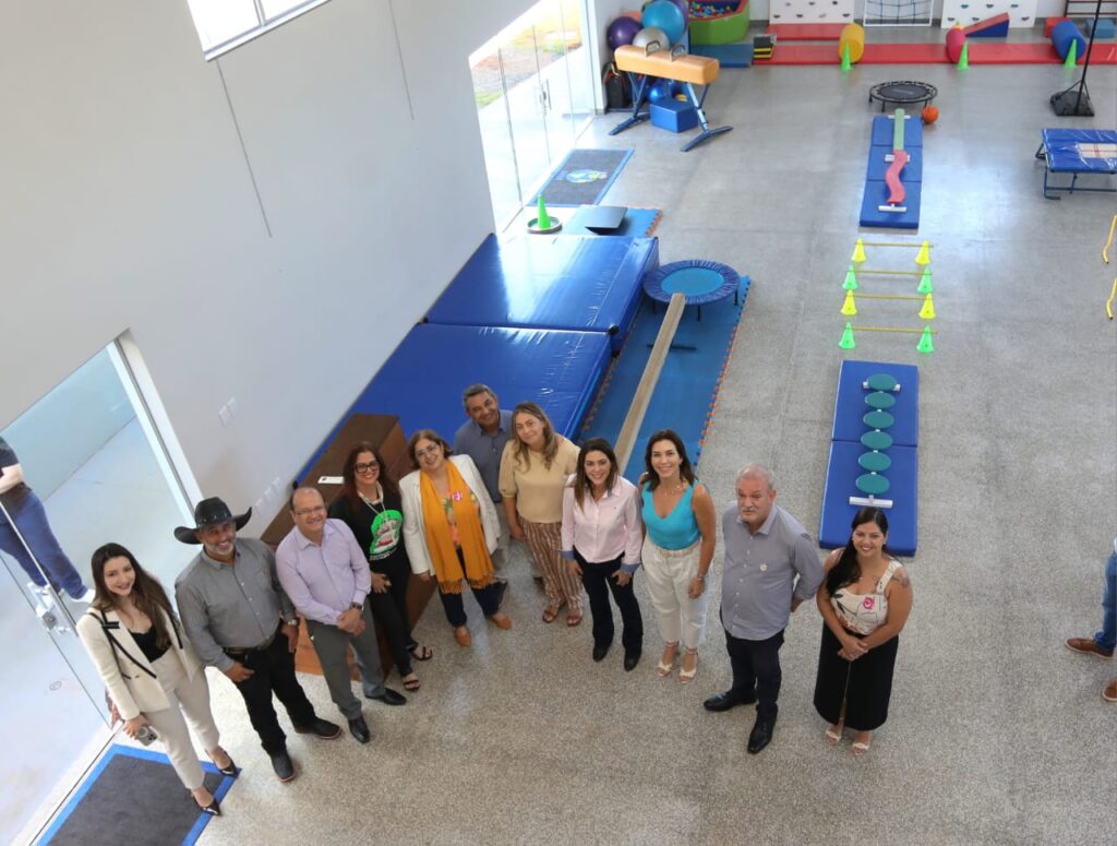 Governo de MS apoia ações para melhorar atendimento a pessoas com autismo em Dourados Governo de MS apoia ações para melhorar atendimento a pessoas com autismo em Dourados