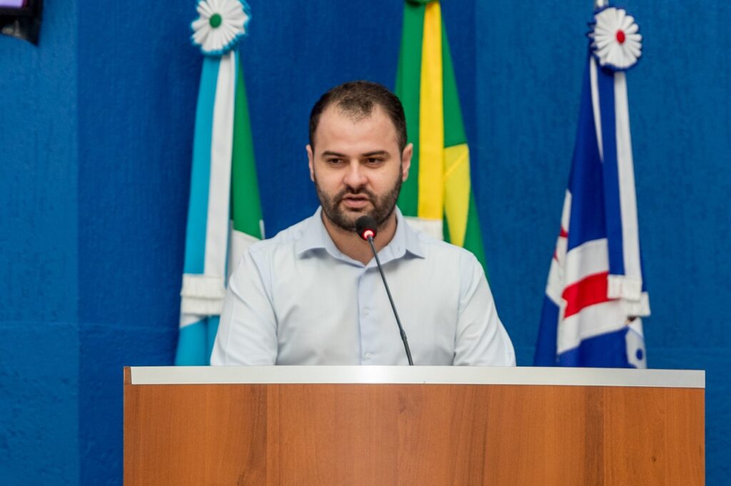 Vereadores analisam projetos referentes a concessão de honrarias Vereadores analisam projetos referentes a concessão de honrarias