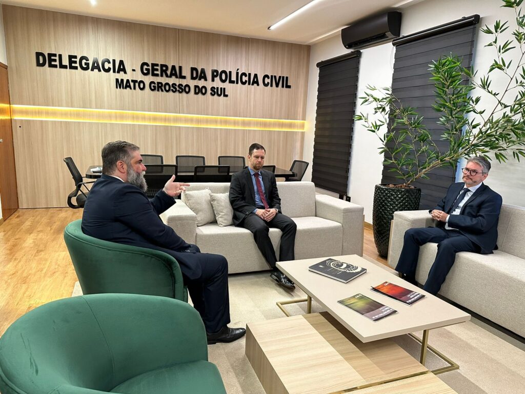 Delegado-Geral da PCMS recebe visita do Superintendente e do Delegado Regional da Polícia Federal para alinhamento de parceria no combate ao crime organizado