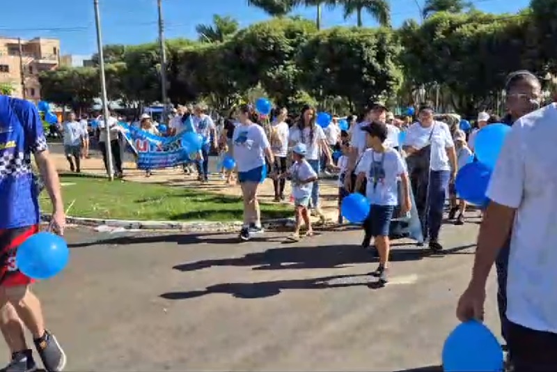 1ª Caminhada do Abril Azul chama a atenção de Chapadão do Sul para conscientização do autismo 1ª Caminhada do Abril Azul chama a atenção de Chapadão do Sul para conscientização do autismo