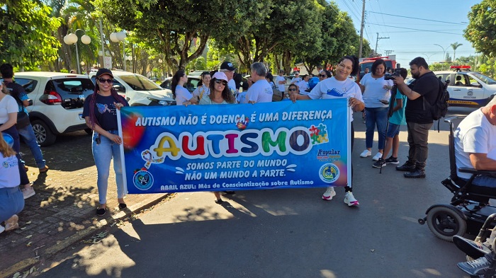 1ª Caminhada do Abril Azul chama a atenção de Chapadão do Sul para conscientização do autismo
