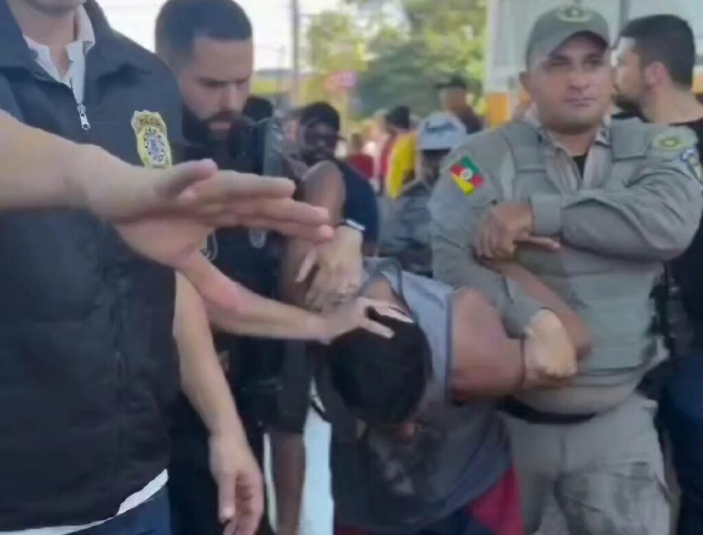 Em meio a mortos e desabrigados, traficantes roubam barcos para ‘salvarem’ drogas no RS