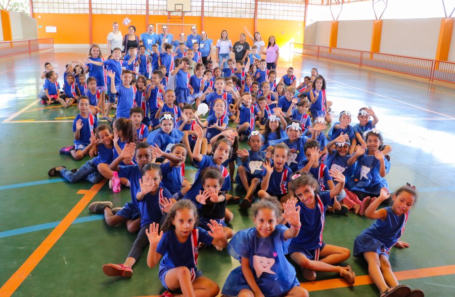 Dentistas da SMS levam arte ao atendimento odontológico nas Escolas Municipais de Três Lagoas Dentistas da SMS levam arte ao atendimento odontológico nas Escolas Municipais de Três Lagoas