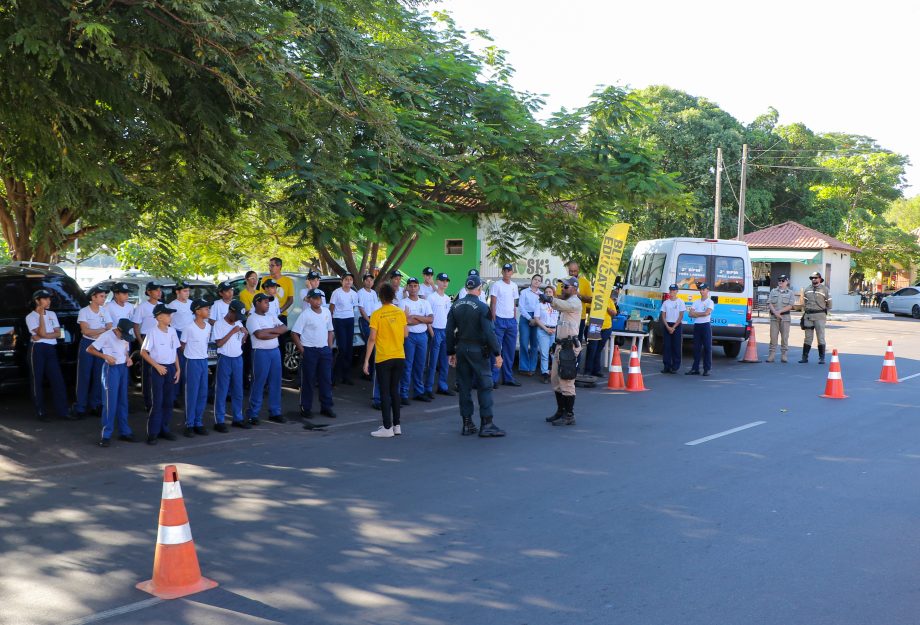 SEINTRA e Patrulha Mirim realizam blitz educativa em alusão ao “Maio Amarelo” SEINTRA e Patrulha Mirim realizam blitz educativa em alusão ao “Maio Amarelo”
