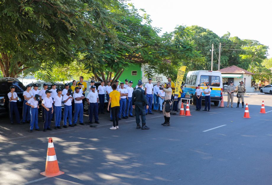 SEINTRA e Patrulha Mirim realizam blitz educativa em alusão ao “Maio Amarelo”