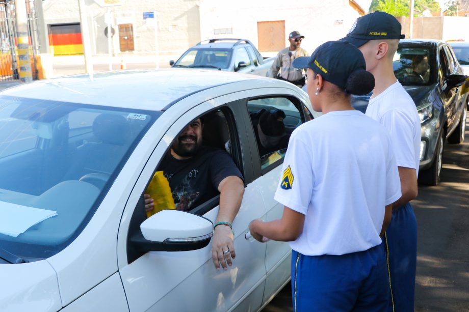 SEINTRA e Patrulha Mirim realizam blitz educativa em alusão ao “Maio Amarelo”