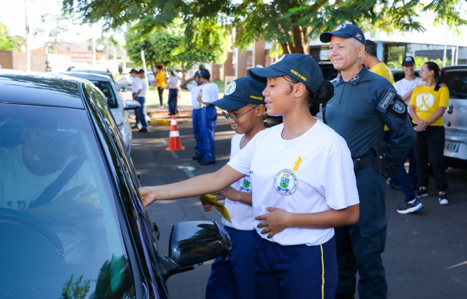 SEINTRA e Patrulha Mirim realizam blitz educativa em alusão ao “Maio Amarelo”