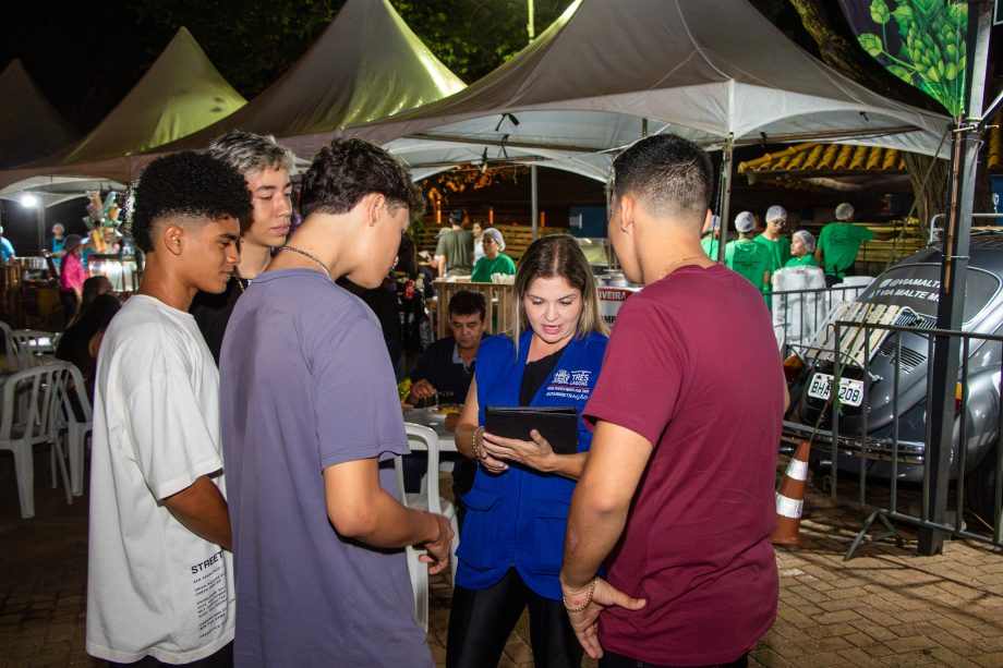 Show da dupla Jads e Jadson marca a primeira noite do Torneio de Pesca Esportiva da APETL