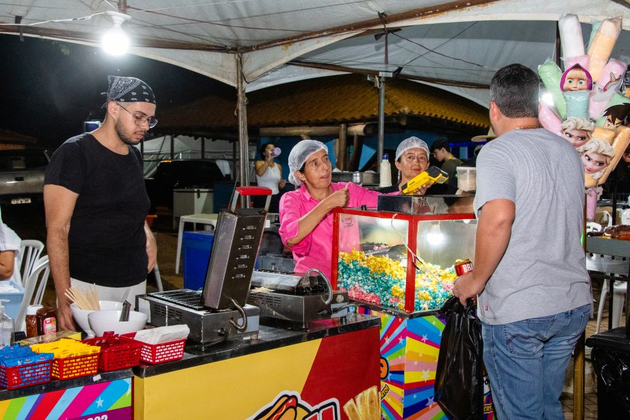 Show da dupla Jads e Jadson marca a primeira noite do Torneio de Pesca Esportiva da APETL