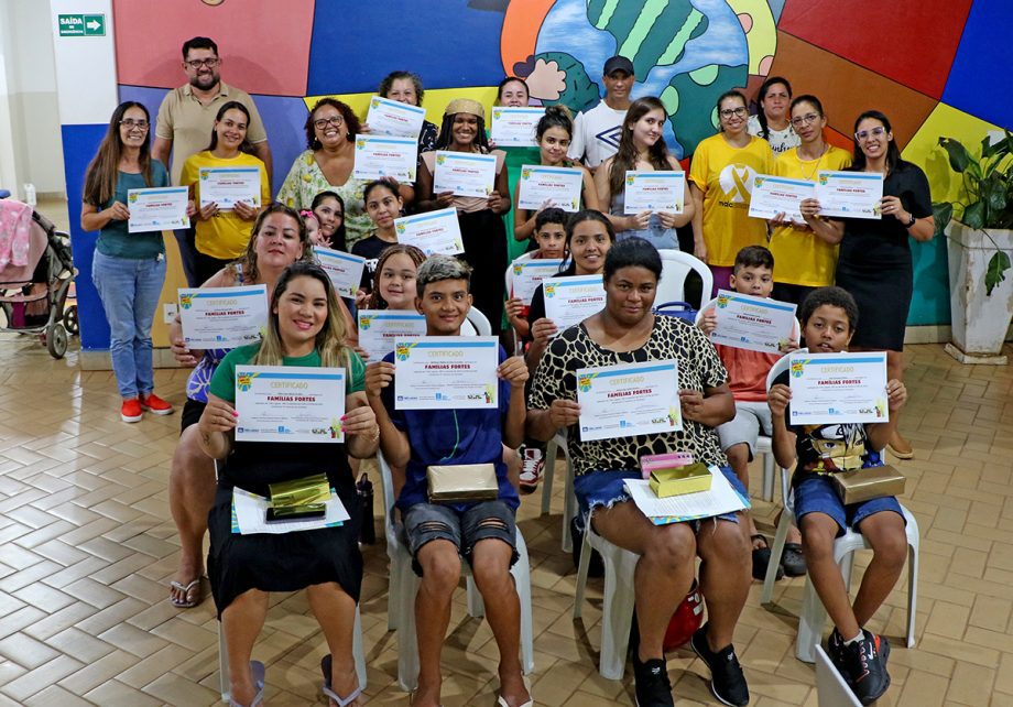 Programa Famílias Fortes encerra atividades de 2024 no CRASE “Coração de Mãe”