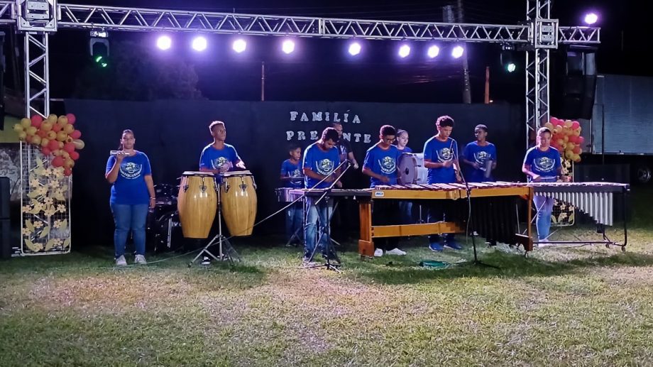 Famílias da Banda Cristo Redentor receberam uma noite mágica com apresentações culturais