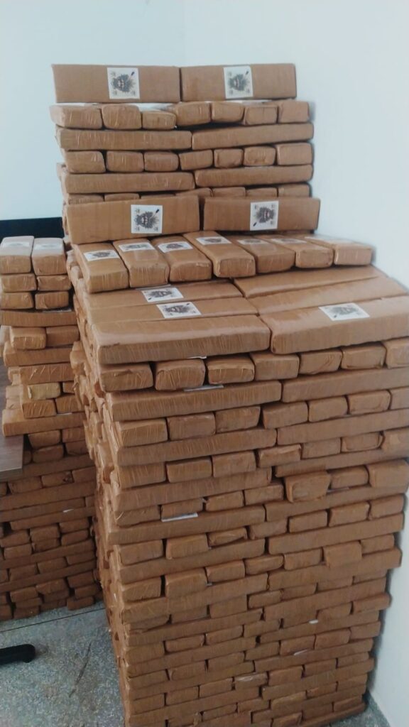 Mulher que dirigia Amorak presa em Brasilândia com 1 tonelada de droga disse que cobrou R$ 15 mil pelo serviço