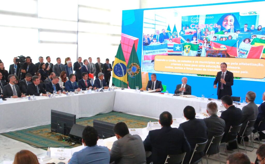 Mato Grosso do Sul mantém ações próprias e reforça compromisso com programa nacional de alfabetização de crianças Mato Grosso do Sul mantém ações próprias e reforça compromisso com programa nacional de alfabetização de crianças