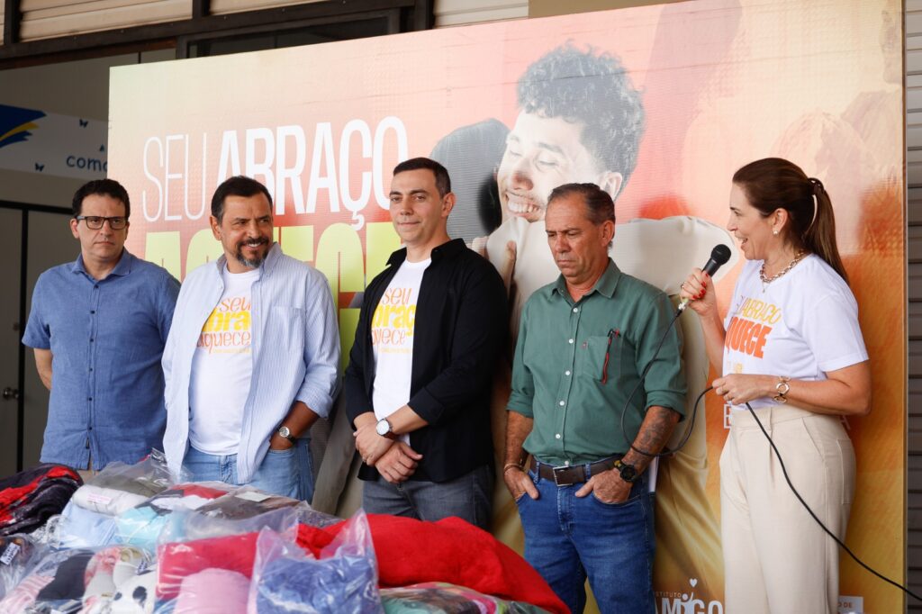 Casa dos servidores, SAD consolida grandes entregas solidárias em Dia D “Seu Abraço Aquece” Casa dos servidores, SAD consolida grandes entregas solidárias em Dia D “Seu Abraço Aquece”