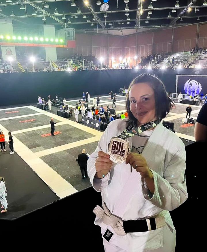 Atletas de Três Lagoas conquistam prata e bronze no Sul Americano Kids Gi e Nogi CBJJE 2024