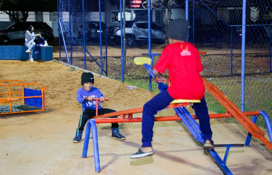 VIDA NA PRAÇA – Projeto esquentou o sábado na praça do Bairro JK VIDA NA PRAÇA – Projeto esquentou o sábado na praça do Bairro JK