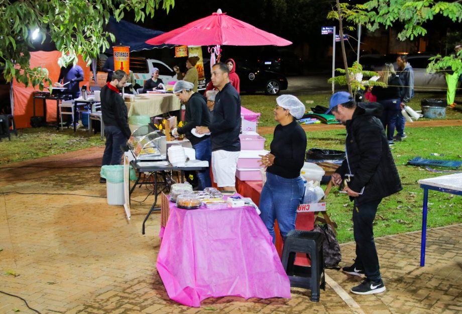 VIDA NA PRAÇA – Projeto esquentou o sábado na praça do Bairro JK VIDA NA PRAÇA – Projeto esquentou o sábado na praça do Bairro JK