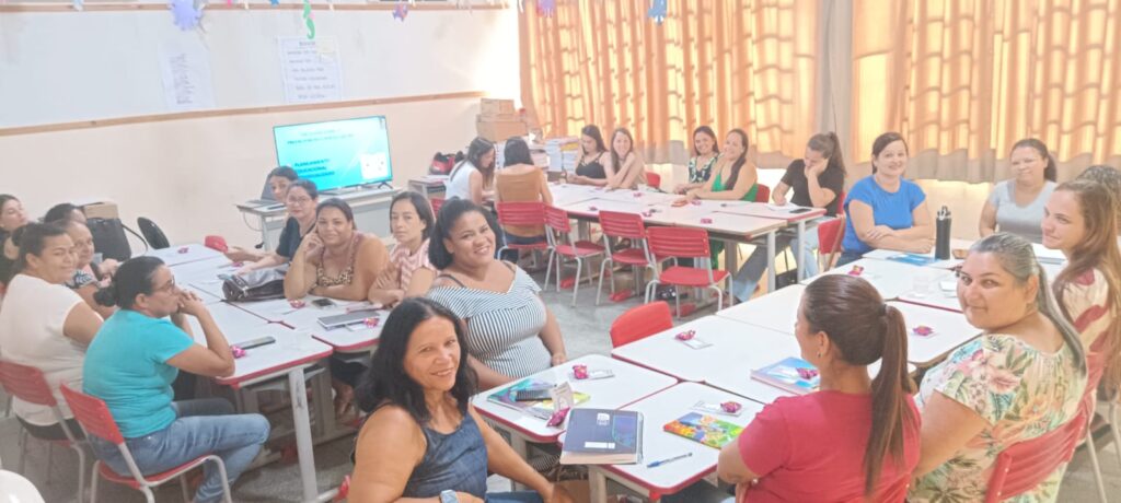 Professores e coordenadores de Inocência se capacitam para inovar na sala de aula Professores e coordenadores de Inocência se capacitam para inovar na sala de aula