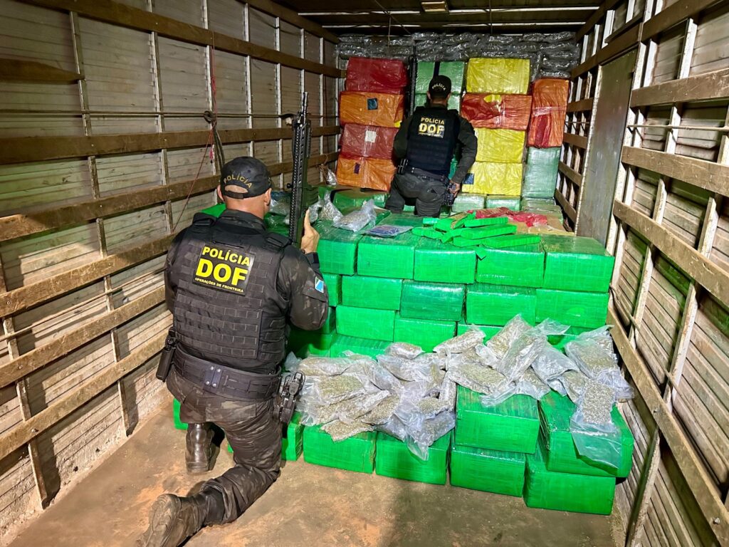 Caminhão furtado em Itaquiraí é recuperado pelo DOF com carga milionária de maconha