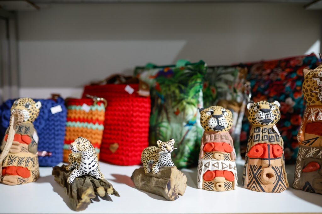 Artesãos de MS vendem mais de R$ 120 mil em peças no 17º Salão do Artesanato, em Brasília Artesãos de MS vendem mais de R$ 120 mil em peças no 17º Salão do Artesanato, em Brasília