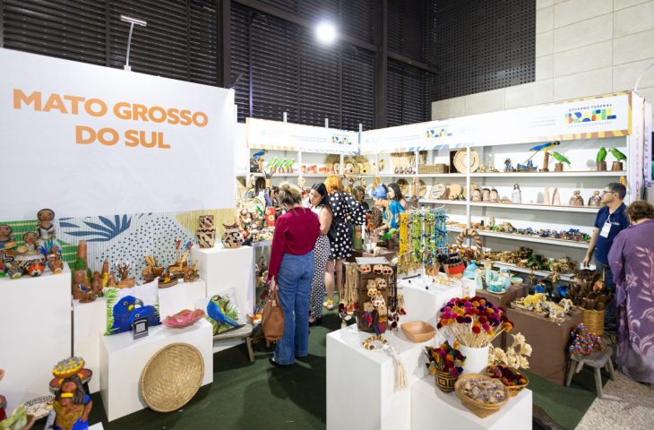 Artesãos de MS vendem mais de R$ 120 mil em peças no 17º Salão do Artesanato, em Brasília Artesãos de MS vendem mais de R$ 120 mil em peças no 17º Salão do Artesanato, em Brasília