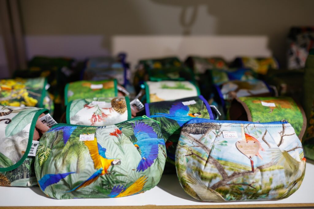 Artesãos de MS vendem mais de R$ 120 mil em peças no 17º Salão do Artesanato, em Brasília Artesãos de MS vendem mais de R$ 120 mil em peças no 17º Salão do Artesanato, em Brasília