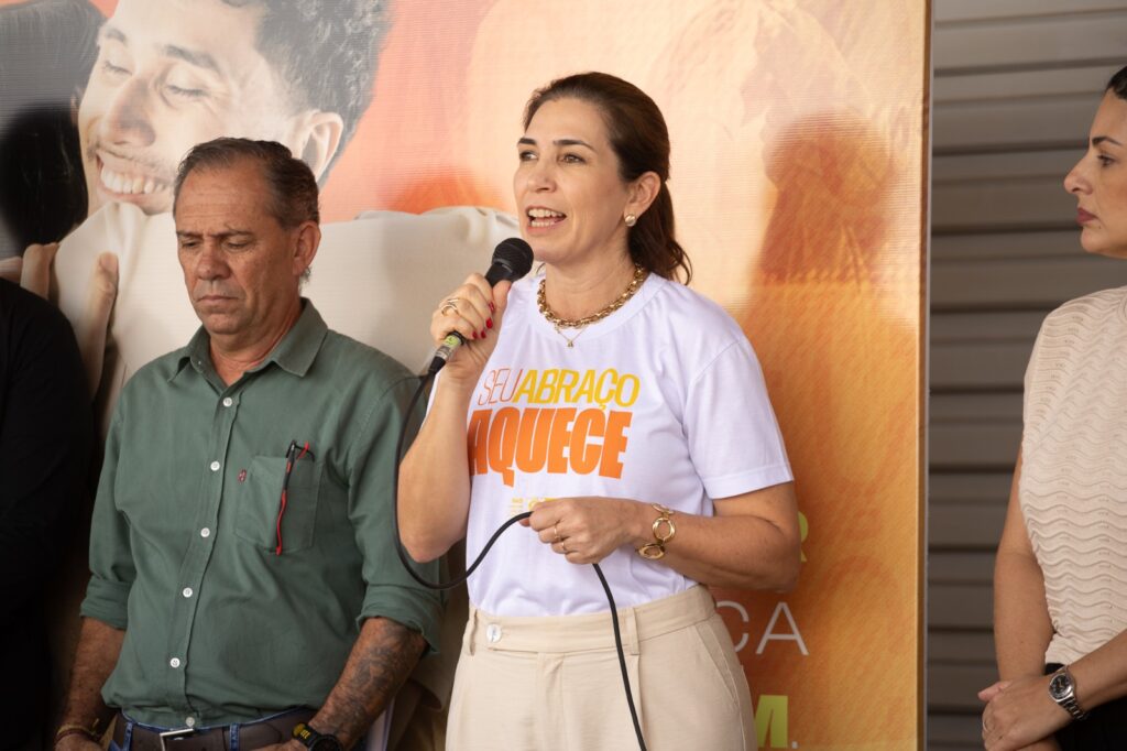 Na Setesc, primeira-dama de MS recebe doações da campanha do agasalho Seu Abraço Aquece Na Setesc, primeira-dama de MS recebe doações da campanha do agasalho Seu Abraço Aquece