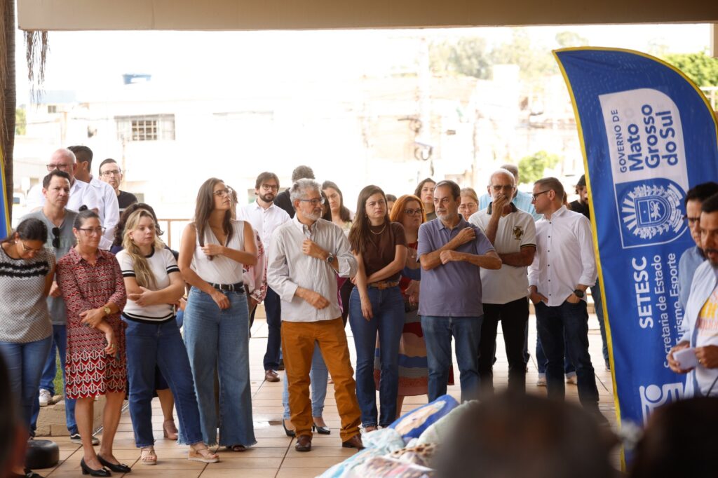 Na Setesc, primeira-dama de MS recebe doações da campanha do agasalho Seu Abraço Aquece Na Setesc, primeira-dama de MS recebe doações da campanha do agasalho Seu Abraço Aquece