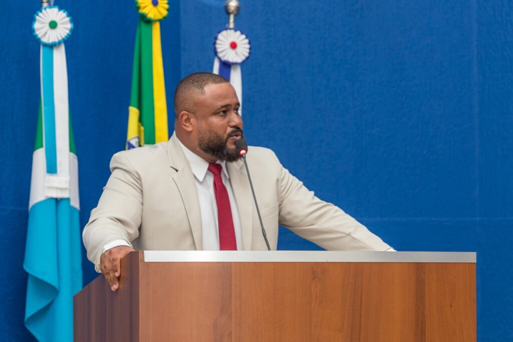 Deputado estadual, ex-vereador e professor recebem Título de Cidadão Três-Lagoense Deputado estadual, ex-vereador e professor recebem Título de Cidadão Três-Lagoense