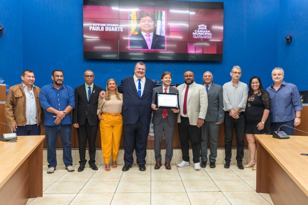 Deputado estadual, ex-vereador e professor recebem Título de Cidadão Três-Lagoense Deputado estadual, ex-vereador e professor recebem Título de Cidadão Três-Lagoense